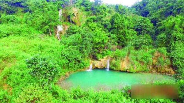 Thác Đẹn, xã Thành Yên (Thạch Thành) với hang động, thác nước hoang sơ ẩn mình giữa đại ngàn. Ảnh: Mai Hương