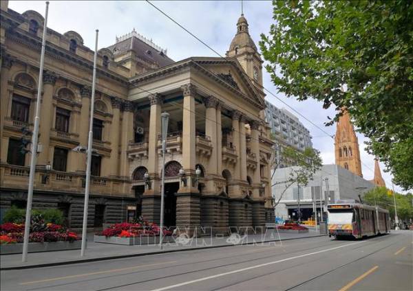 Cảnh vắng vẻ trên đường phố tại Melbourne, Australia ngày 25/3/2020, trong bối cảnh dịch COVID-19 lan rộng. Ảnh: THX/TTXVN