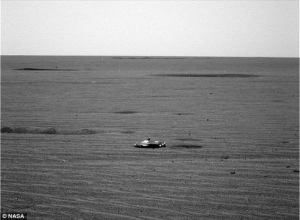 Bức ảnh một vật thể trên bề mặt sao Hỏa nghi là phi thuyền của người ngoài hành tinh.
