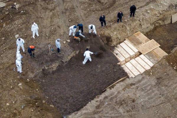 Chính quyền thành phố New York, Mỹ đã phải sử dụng đảo Hart làm nơi chôn cất người chết khi số trường hợp tử vong vì dịch Covid-19 tại đây tăng kỷ lục. Ảnh: Reuters