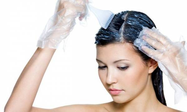 Trước khi nhuộm, đảm bảo rằng tóc đủ ẩm bằng cách dùng kem ủ. Ảnh: Pinterest.